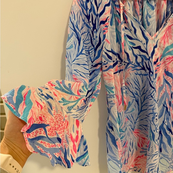 *LIKE NEW* Lilly Pulitzer Coral Print 3/4 Sleeve, Blue and Pink Blouse - Picture 2 of 8